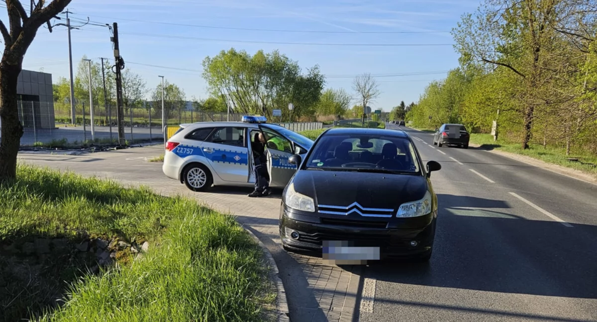 Jechał samochodem bez prawa jazdy, niesprawnym technicznie autem i z promilami