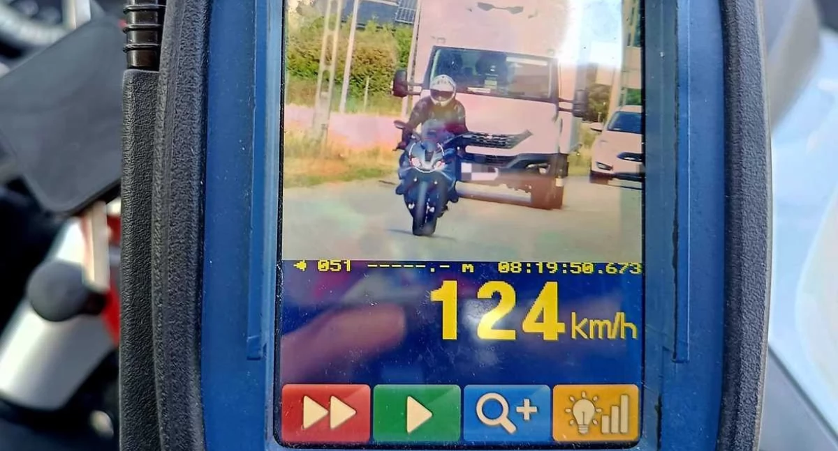 Pędził na motocyklu w obszarze zabudowanym