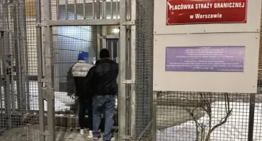 Włamywali się a wpadli z białym proszkiem w samochodzie